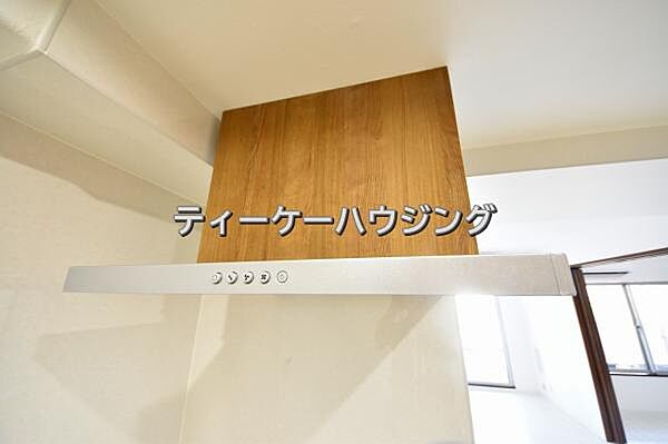 お掃除しやすくいつまでも清潔にお使いいただける手元ライト付き換気扇