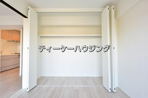 ゆとりある収納は、持ち物が多い方でもすっきりした生活を送れる筈です。