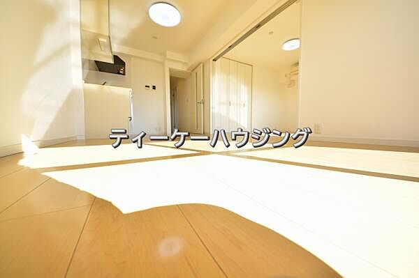 彩光をふんだんに取り入れた明るいリビングは”使いやすい形”にもこだわりました。