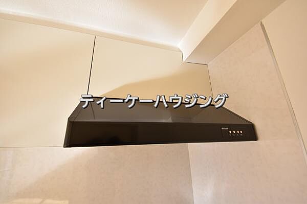 お掃除しやすくいつまでも清潔にお使いいただける手元ライト付き換気扇