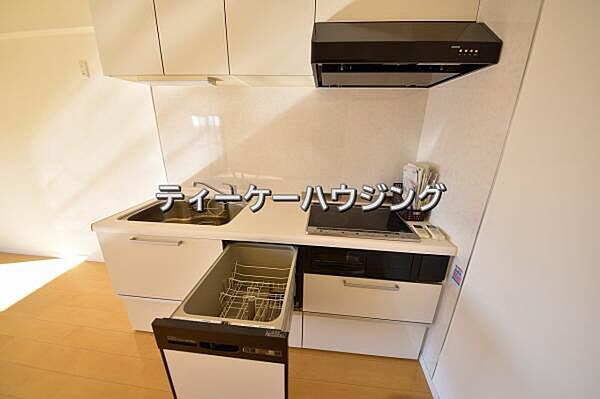 キッチンに収納が多いと助かりますよね。