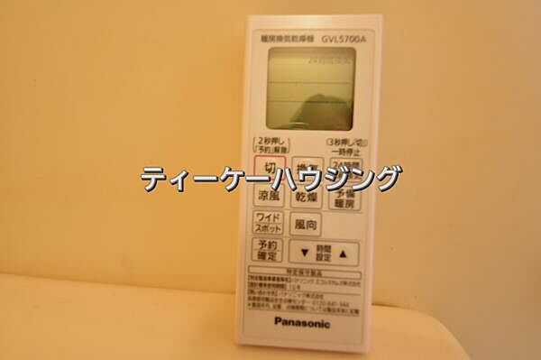 浴室暖房乾燥機がバスルーム内を換気して、カビの発生を抑えます。お洗濯物もよく乾きます。