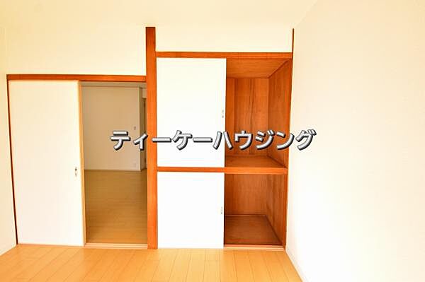 ゆとりある収納は、持ち物が多い方でもすっきりした生活を送れる筈です。