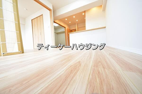 彩光をふんだんに取り入れた明るいリビングは”使いやすい形”にもこだわりました。