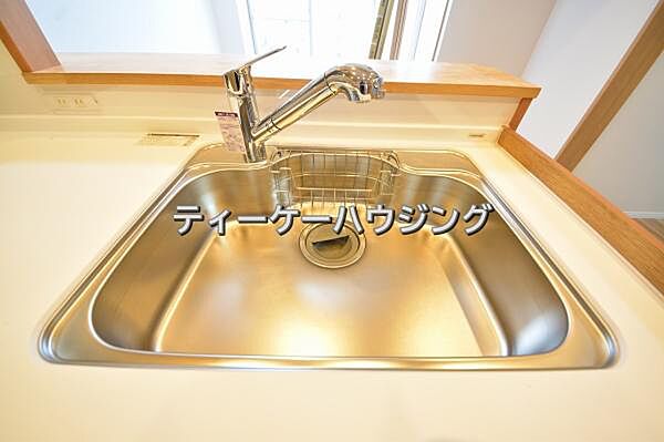 家族と触れ合いを大切にできる対面キッチンです。浄水器付きです。