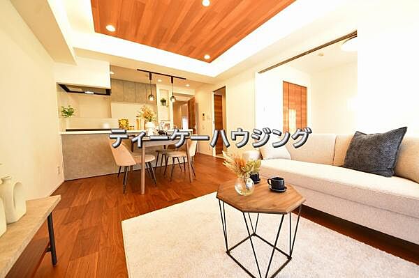 彩光をふんだんに取り入れた明るいリビングは”使いやすい形”にもこだわりました。