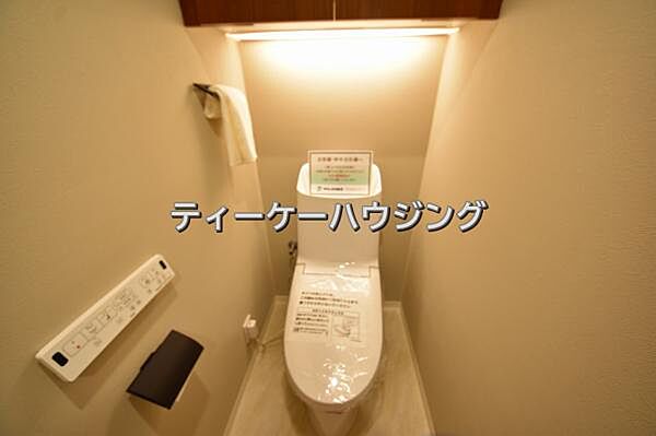 温水洗浄機能付き便座を標準装備。清潔で快適な空間を演出します。