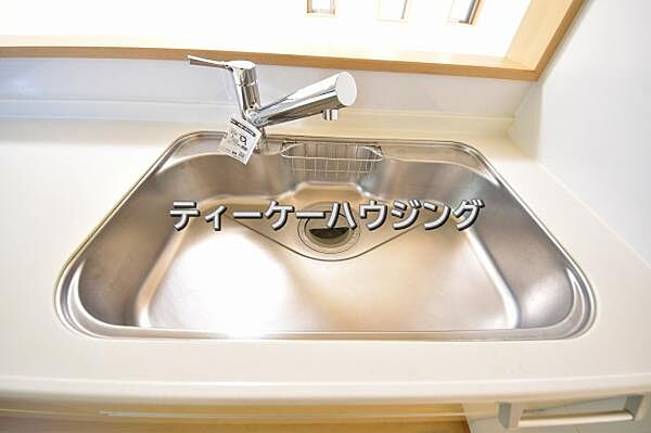 家族と触れ合いを大切にできる対面キッチンです。浄水器付きです。