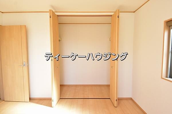 ゆとりある収納は、持ち物が多い方でもすっきりした生活を送れる筈です。