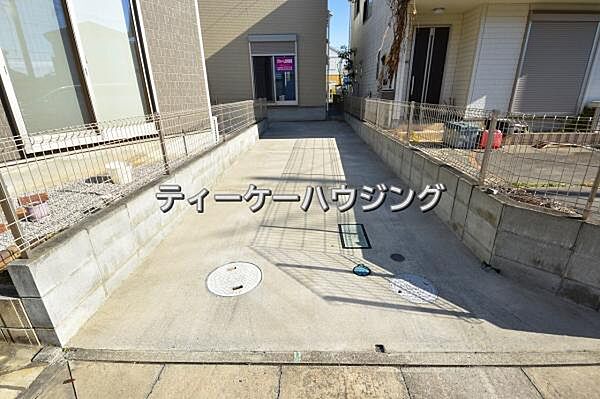 ゆとりの2台駐車可能。ご両親やお友達が訪ねて来ても安心です。