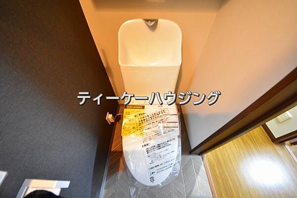 温水洗浄機能付き便座を標準装備。清潔で快適な空間を演出します。