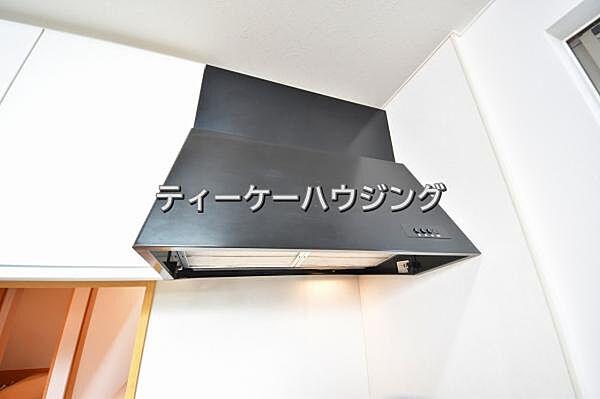 お掃除しやすくいつまでも清潔にお使いいただける手元ライト付き換気扇