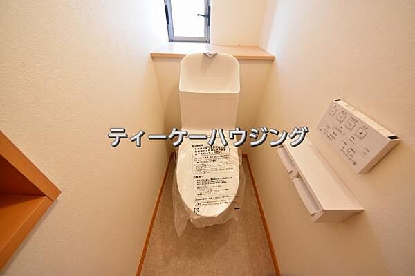 温水洗浄機能付き便座を標準装備。清潔で快適な空間を演出します。