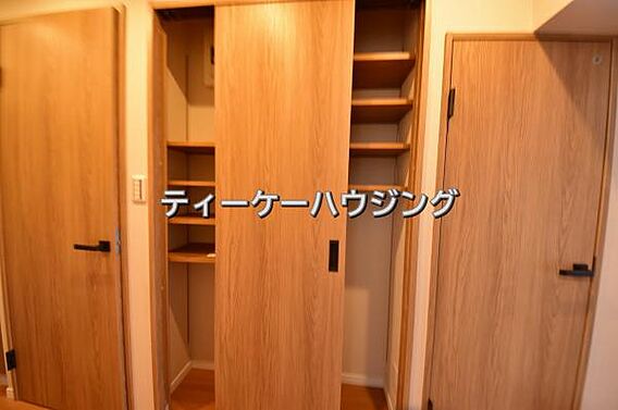 廊下に収納があ...