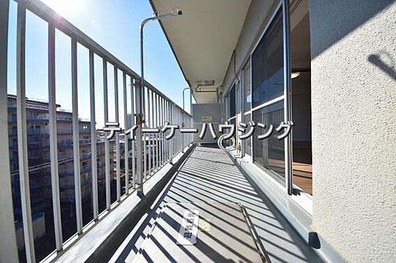 広々したバルコ...