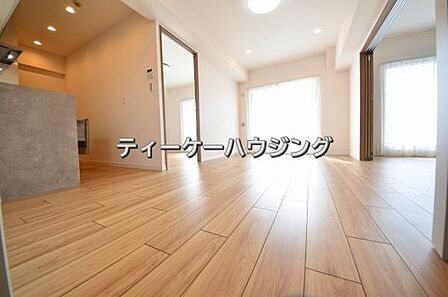 お家の中心となる大きな空間がご家族のコミュニケーションスペースになる筈です。 
