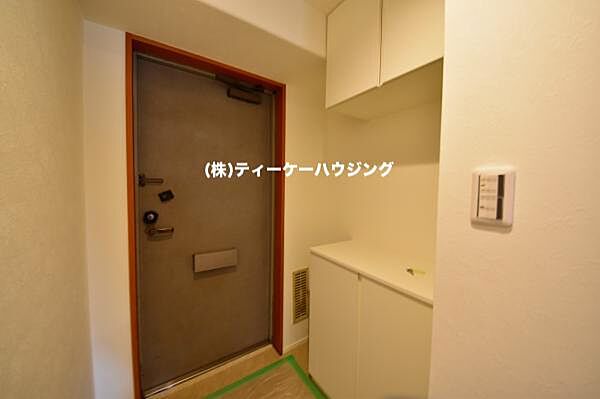 収納力たっぷり。ゆとりのシューズボックスにはママのブーツもラクラク入ります。