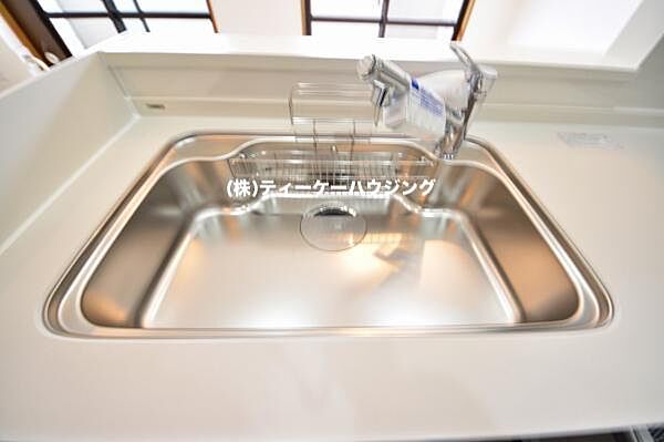 家族と触れ合いを大切にできる対面キッチンです。浄水器付きです。