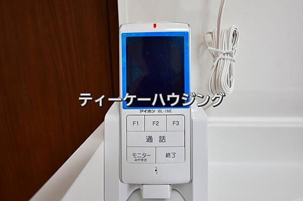 室内から来訪者の確認ができます。カラーモニター付きインターフォン