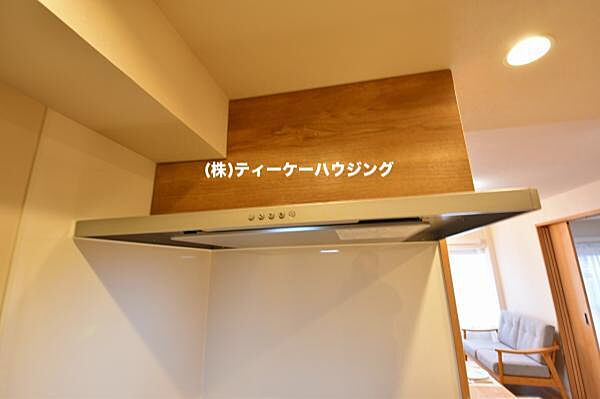 お掃除しやすくいつまでも清潔にお使いいただける手元ライト付き換気扇
