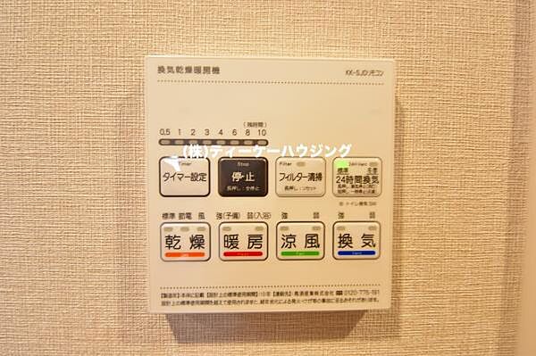 浴室暖房乾燥機がバスルーム内を換気して、カビの発生を抑えます。お洗濯物もよく乾きます。