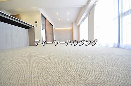 彩光をふんだんに取り入れた明るいリビングは”使いやすい形”にもこだわりました。