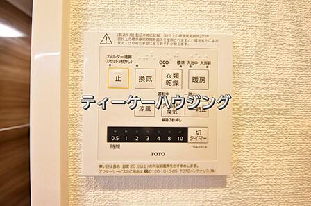 浴室暖房乾燥機がバスルーム内を換気して、カビの発生を抑えます。お洗濯物もよく乾きます。