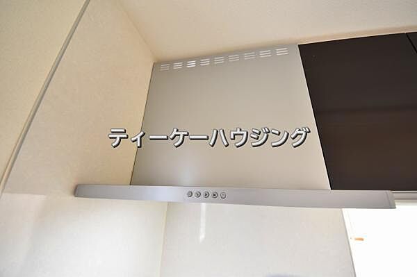 お掃除しやすくいつまでも清潔にお使いいただける手元ライト付き換気扇