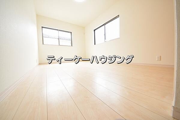 南に面した洋室は採光、通風に優れた心地よい空間です。