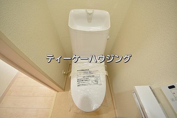 温水洗浄機能付き便座を標準装備。清潔で快適な空間を演出します。
