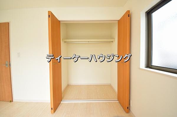 ゆとりある収納は、持ち物が多い方でもすっきりした生活を送れる筈です。