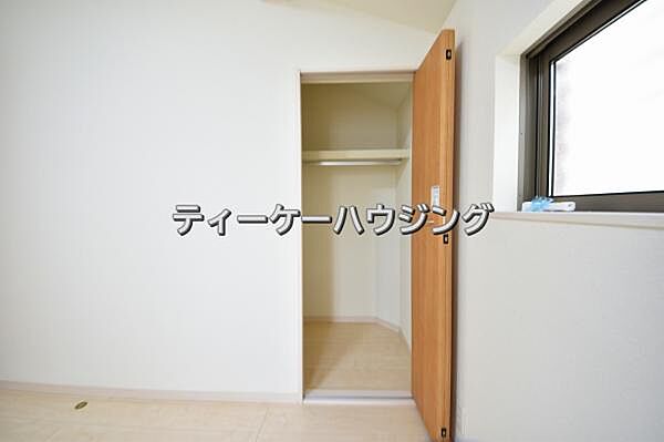 ここまでたくさん収納があれば、物が多い方でも安心ですね。