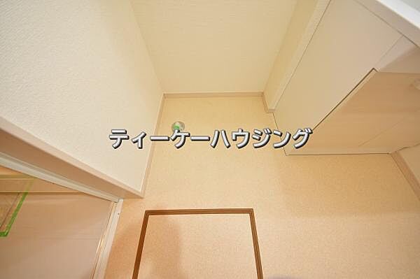 大容量の洗濯機にも対応できる洗濯機置き場を確保。