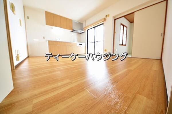 彩光をふんだんに取り入れた明るいリビングは”使いやすい形”にもこだわりました。