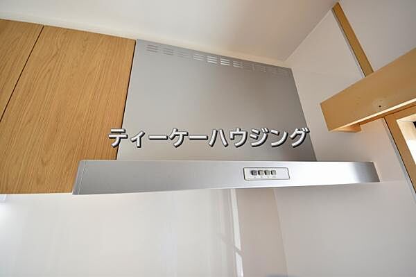 お掃除しやすくいつまでも清潔にお使いいただける手元ライト付き換気扇