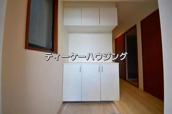 収納力たっぷり。ゆとりのシューズボックスにはママのブーツもラクラク入ります。