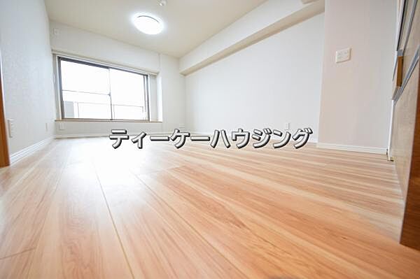 彩光をふんだんに取り入れた明るいリビングは”使いやすい形”にもこだわりました。