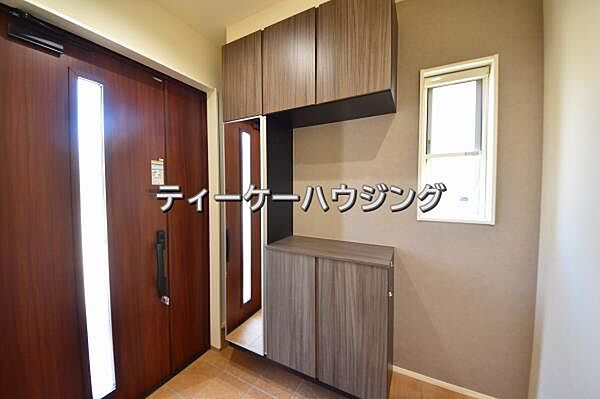 収納力たっぷり。ゆとりのシューズボックスにはママのブーツもラクラク入ります。