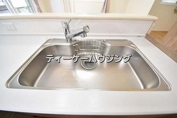 家族と触れ合いを大切にできる対面キッチンです。浄水器付きです。