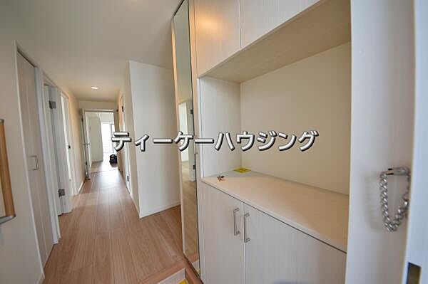 収納力たっぷり。ゆとりのシューズボックスにはママのブーツもラクラク入ります。