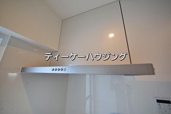 お掃除しやすくいつまでも清潔にお使いいただける手元ライト付き換気扇