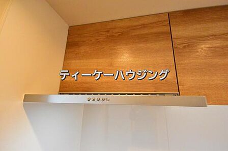 お掃除しやすくいつまでも清潔にお使いいただける手元ライト付き換気扇