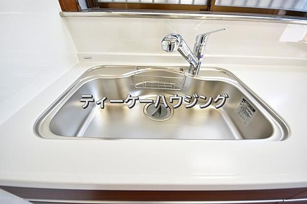 いつでも清潔に、お手入れ楽々なシンク。浄水機能を備えた水栓も魅力です。