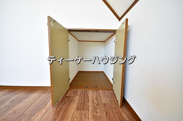 ゆとりある収納は、持ち物が多い方でもすっきりした生活を送れる筈です。