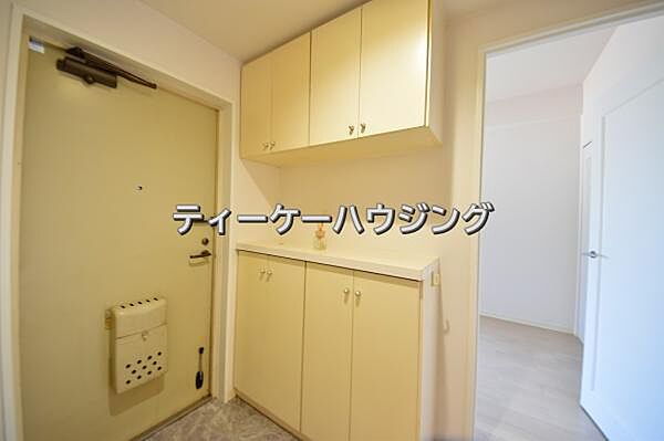 収納力たっぷり。ゆとりのシューズボックスにはママのブーツもラクラク入ります。