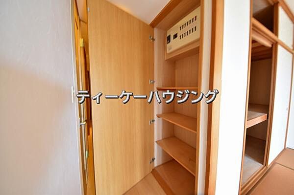 廊下に収納があると助かりますよね。