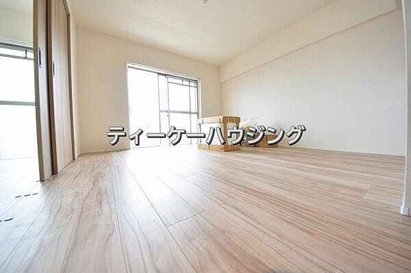 彩光をふんだんに取り入れた明るいリビングは”使いやすい形”にもこだわりました。