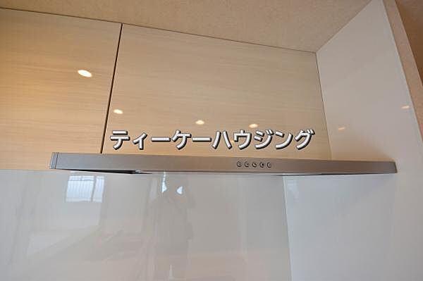 お掃除しやすくいつまでも清潔にお使いいただける手元ライト付き換気扇