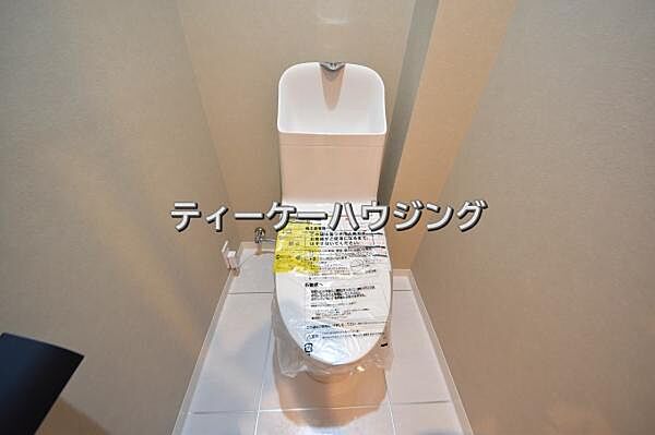 温水洗浄機能付き便座を標準装備。清潔で快適な空間を演出します。