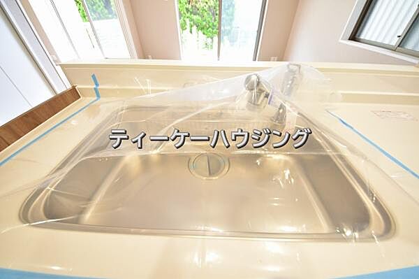 家族と触れ合いを大切にできる対面キッチンです。浄水器付きです。